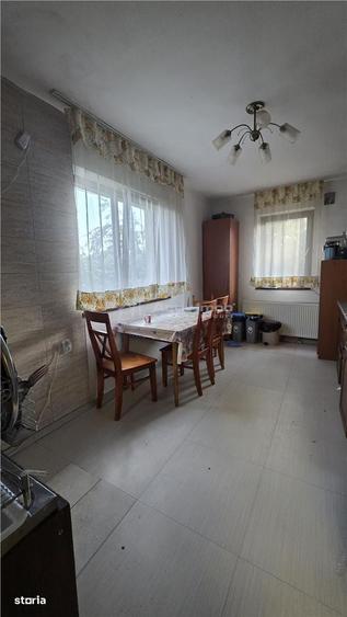 Casă cu 4 camere în Albești