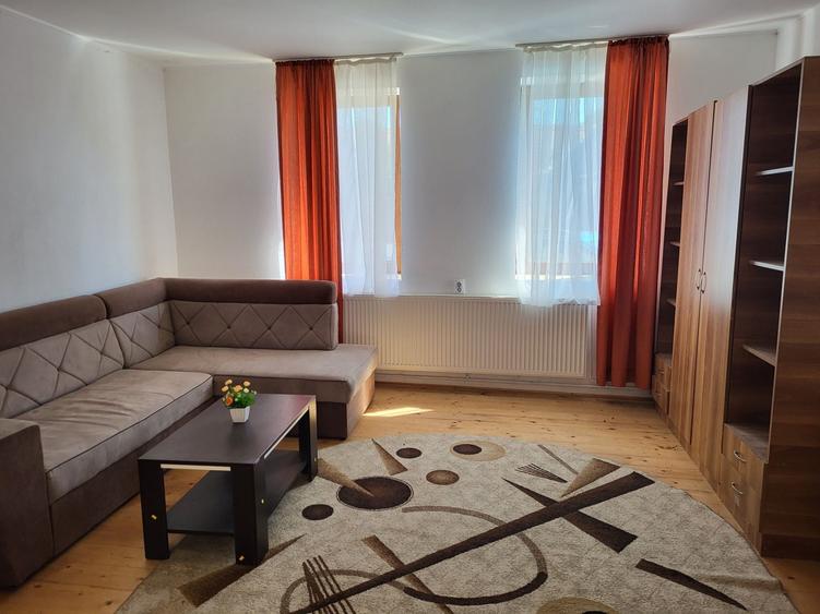 Casă cu 4 camere cu Teren 98 Mp în Central