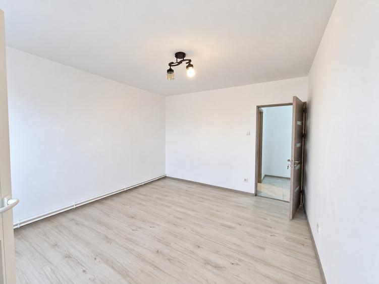 Apartament cu 3 camere decomandat în Gara