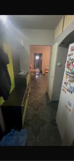 Apartament cu 4 camere semidecomandat în Rovine
