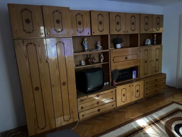 Apartament cu 2 camere semidecomandat, mobilat în Central