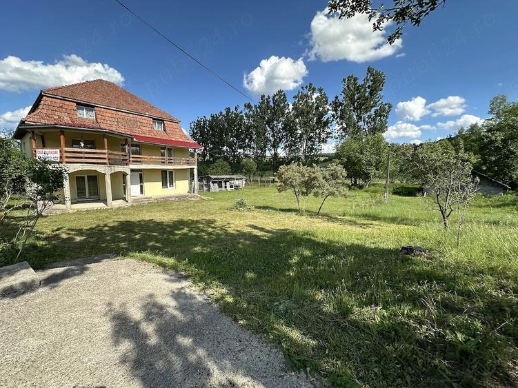Casă cu 6 camere cu Teren 6500 Mp în Central
