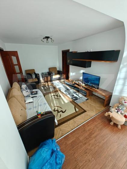 Apartament cu 3 camere semidecomandat, mobilat în Calea București