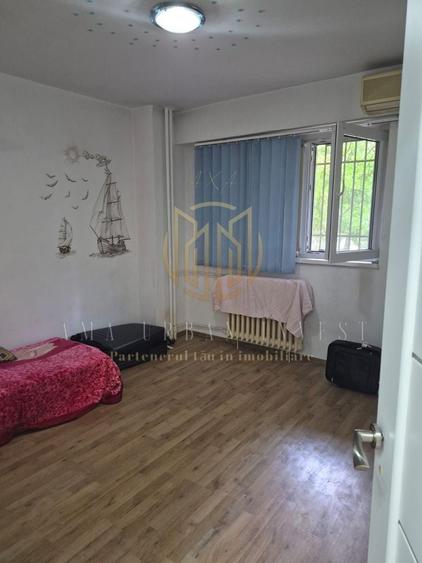Apartament cu 3 camere decomandat în Mihai Bravu