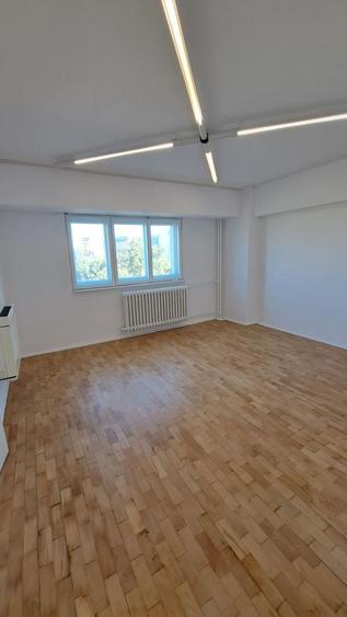 Apartament cu 4 camere decomandat în P-ța Unirii