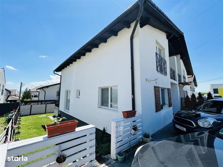 Casă cu 4 camere cu Teren 211 Mp în Roșia