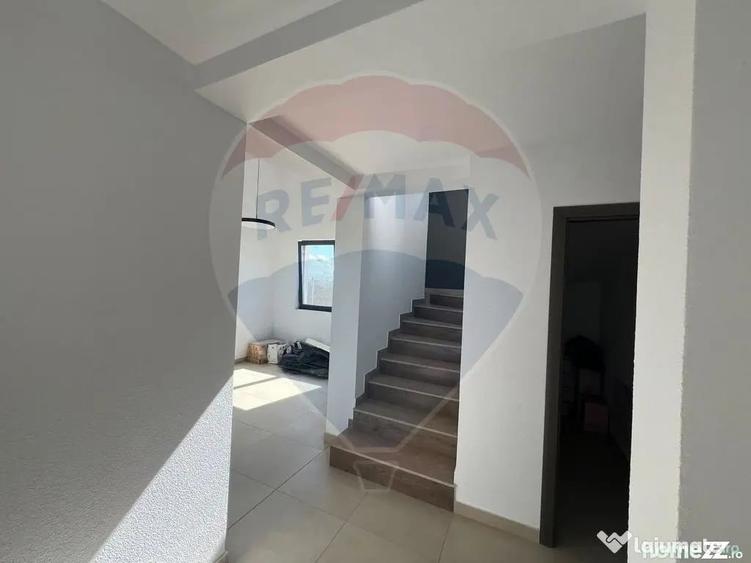Casă cu 5 camere cu Teren 450 Mp în Nord