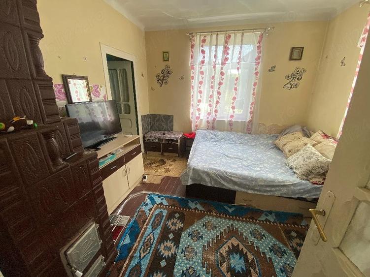 Casă cu 6 camere cu Teren 1300 Mp în Spătărei
