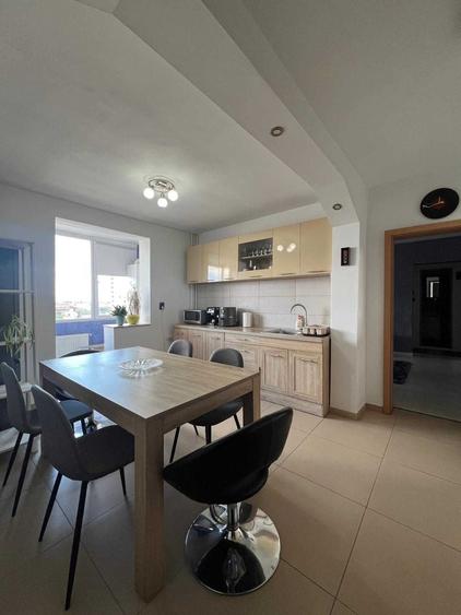 Apartament cu 3 camere semidecomandat în Circumvalațiunii