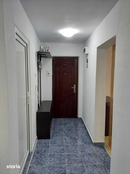 Garsonieră decomandată, mobilată în Decebal