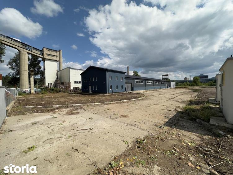 Spațiu comercial, de 2,000 mp, în Cug
