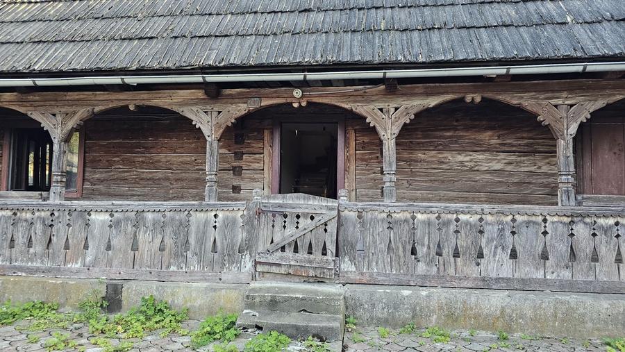Casă cu 4 camere în Ieud