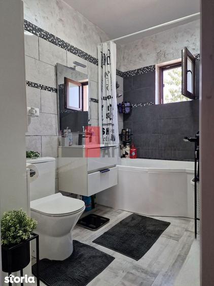 Casă cu 3 camere cu Canalizare în Central