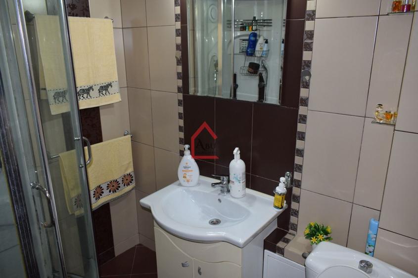 Apartament cu 3 camere decomandat, mobilat în Podu Roș