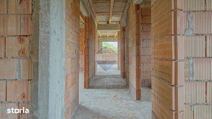 Casă cu 4 camere cu Teren 365 Mp în Hălchiu