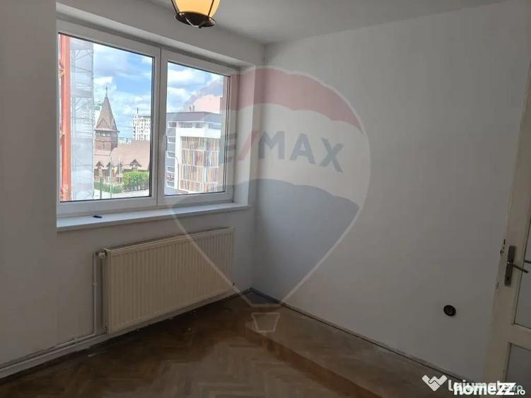 Apartament cu 2 camere semidecomandat în Centrul Civic