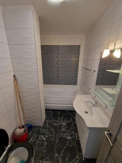 Apartament cu 3 camere semidecomandat, mobilat în Florești