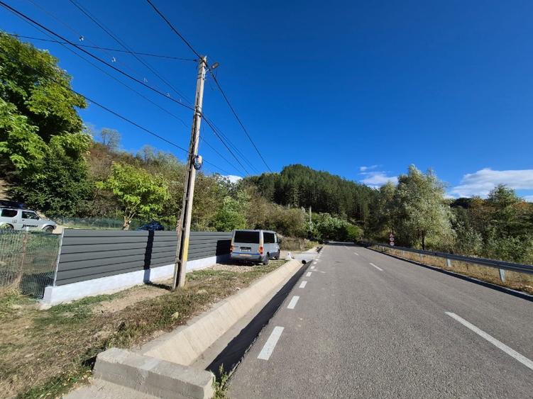 Casă individuală cu 4 camere cu Teren 8000 Mp în Odăile