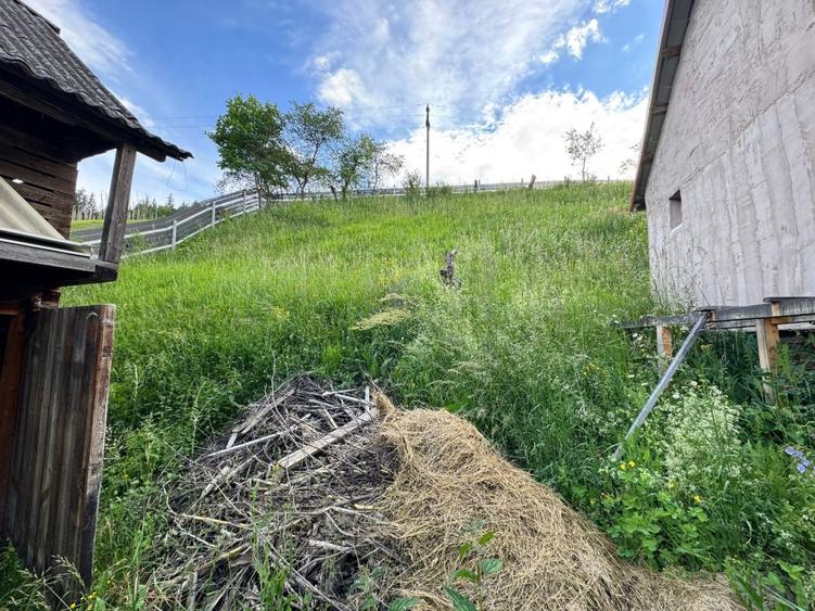Casă cu 4 camere cu Teren 2000 Mp în Bolovăniș