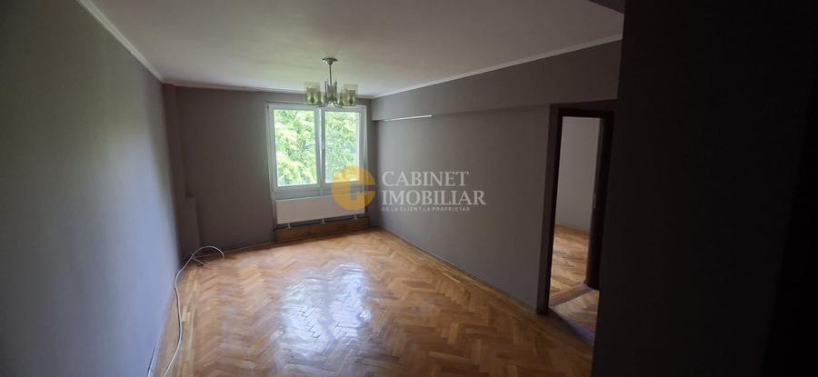 Apartament cu 3 camere semidecomandat în Piața Unirii