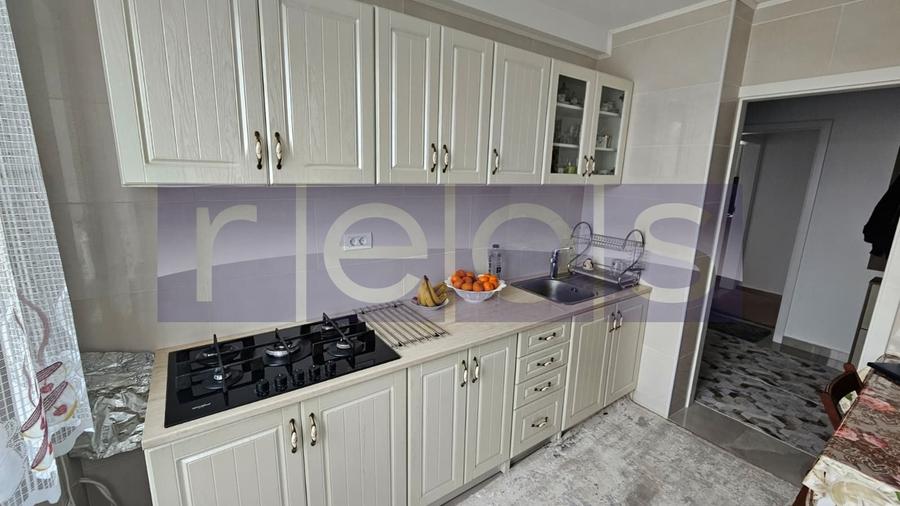 Apartament cu 4 camere decomandat, mobilat în Valea Oltului