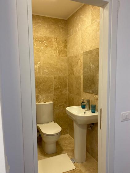 Apartament cu 3 camere semidecomandat, mobilat în Dămăroaia