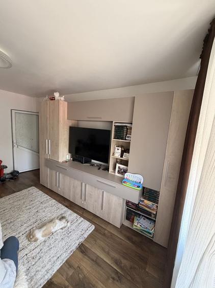 Apartament cu 3 camere decomandat în Sud