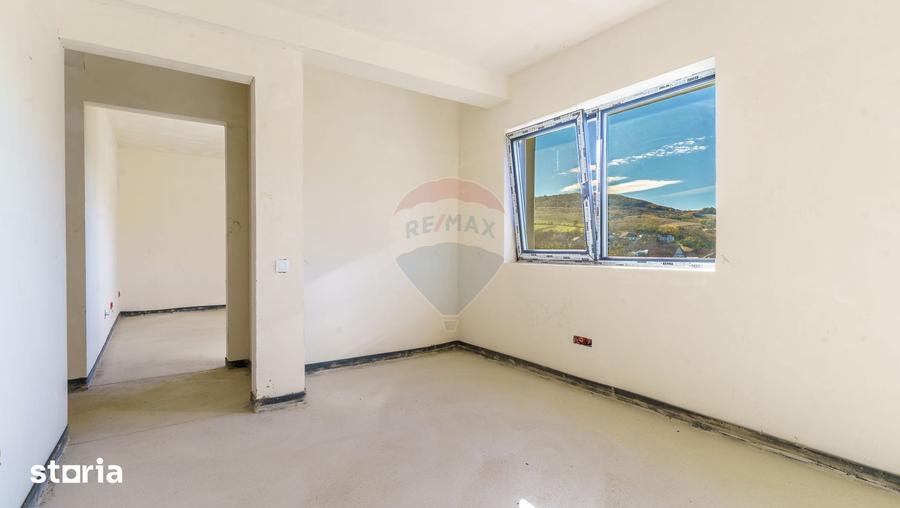 Casă cu 5 camere cu Teren 700 Mp în Sânpaul