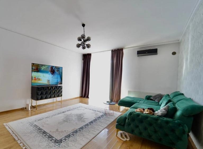Apartament cu 3 camere semidecomandat, mobilat în Plopilor