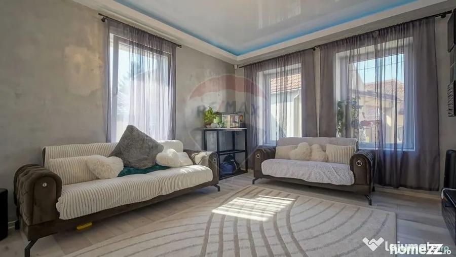 Casă cu 6 camere cu Teren 494 Mp în Vulcan