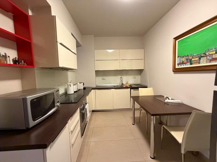 Apartament cu 4 camere decomandat în Herăstrău