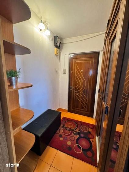 Apartament cu 3 camere în Craiovița Nouă