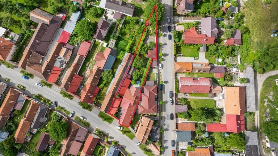 Casă individuală cu 11 camere cu Teren 789 Mp în Florilor