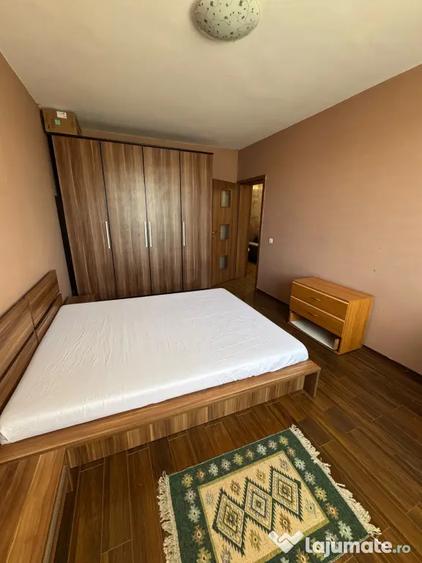 Apartament cu 3 camere decomandat în Sud
