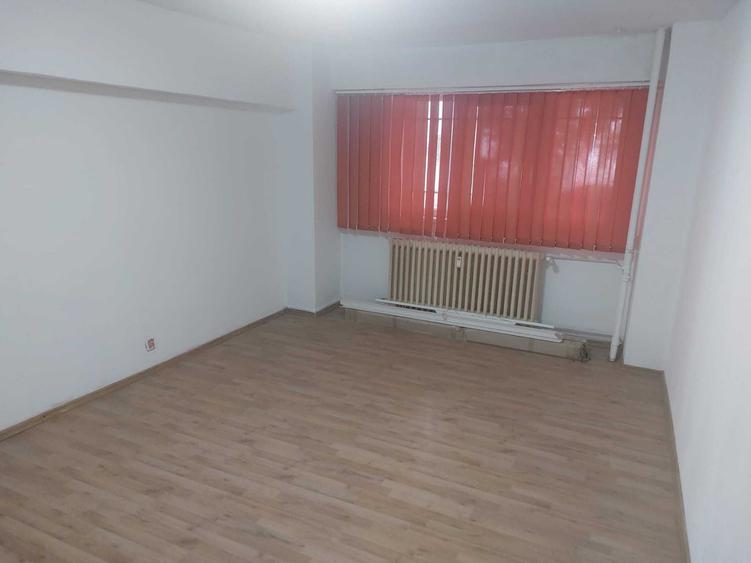 Apartament cu 3 camere decomandat în Dristor