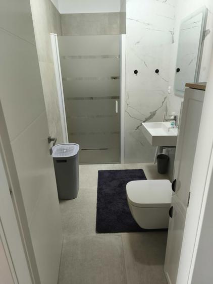 Apartament cu 2 camere semidecomandat în Splaiul Unirii