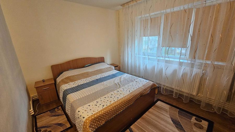 Inchiriez apartament 3 camere, semidecomandat, Rovine, 67 mp, etaj 1 - 3