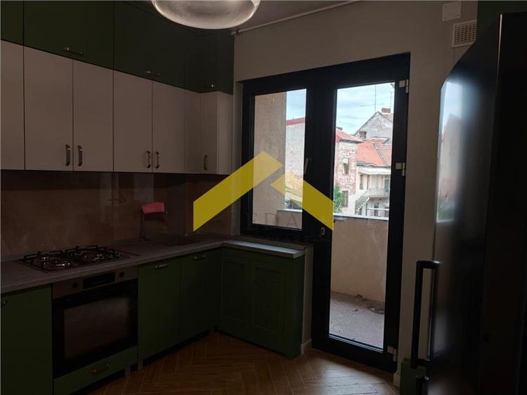 Apartament cu 4 camere decomandat în Ultracentral