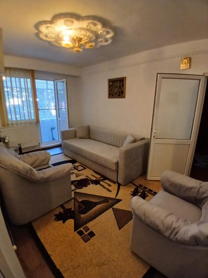 Apartament cu 2 camere nedecomandat, mobilat în Narcisa