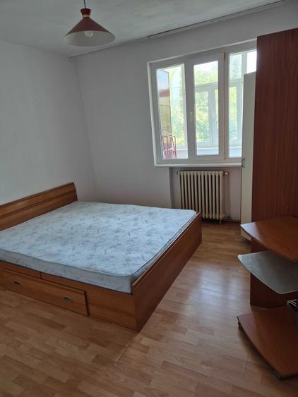 Apartament cu 3 camere semidecomandat în Dărmănești