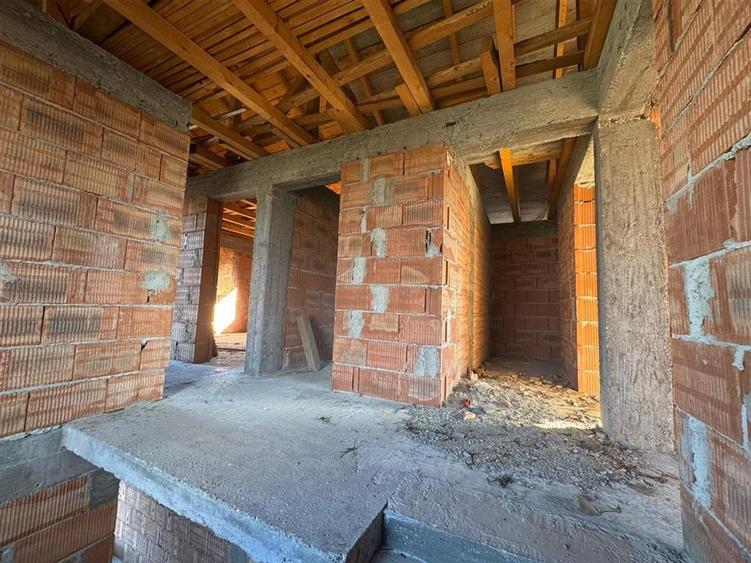 Casă individuală cu 5 camere cu Teren 377 Mp în Câmpineanca