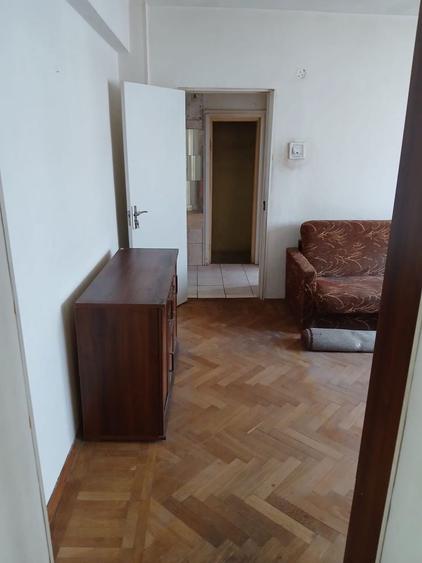 Apartament cu 3 camere semidecomandat în Kogălniceanu