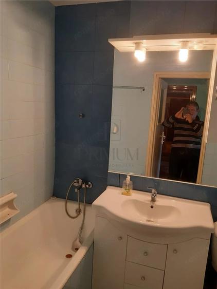 Apartament cu 3 camere semidecomandat în Olimpia-Stadion