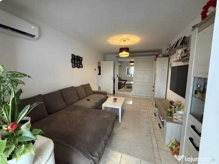 Apartament cu 3 camere decomandat în Lipovei