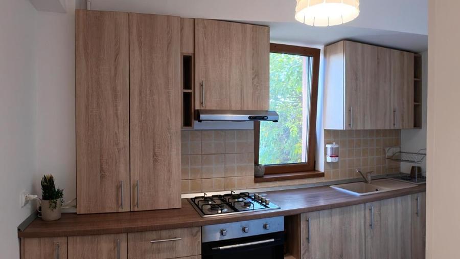 Apartament cu 2 camere decomandat, mobilat în Titan