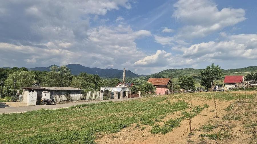Teren de 1100 mp, în Bârsău