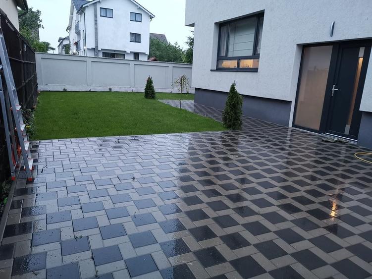 Casă individuală cu 8 camere cu Canalizare în Șelimbăr