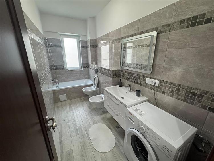 Apartament cu 3 camere decomandat, mobilat în Ultracentral