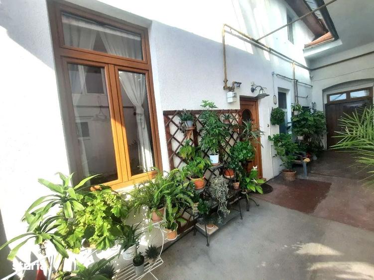 Apartament cu 3 camere decomandat în Exterior Vest