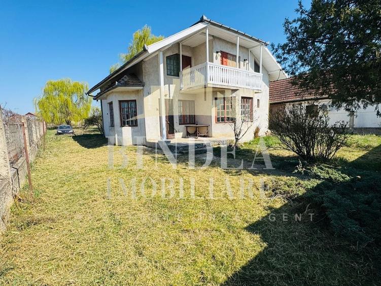 Casă individuală cu 6 camere cu Canalizare în Giarmata